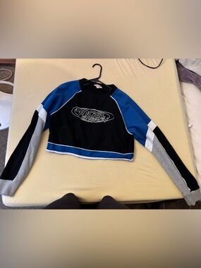 Angel Energy Colorblock Cropped Long Sleeve Tee - Black & Blue